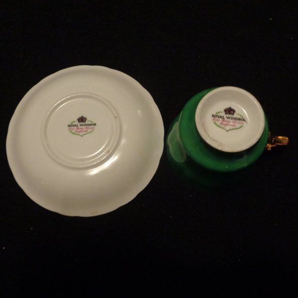 OLD MONEY ROYAL WINSOR FINE BONE CHINA GREEN FLORALS CUP & SAUCER - Picture 7 of 12